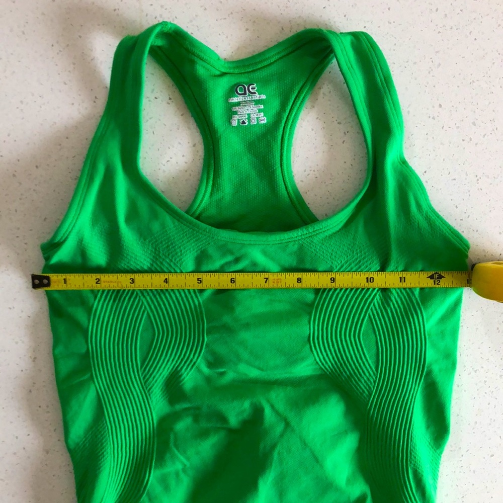 Athletic Essentials Work-Out Top Medium - Picture 3 of 5